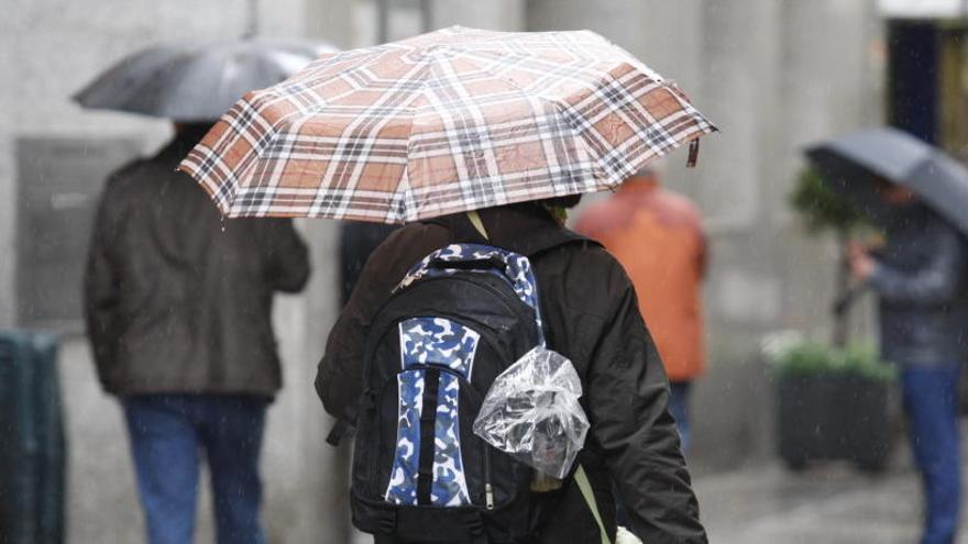 Gente con paraguas, en un día lluvioso.