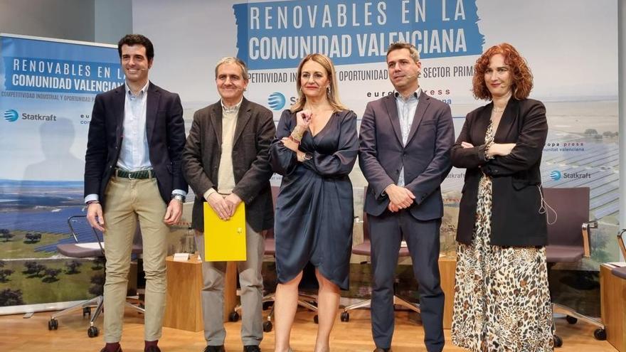 La Generalitat anuncia un plan de choque para agilizar los expedientes de las fotovoltaicas