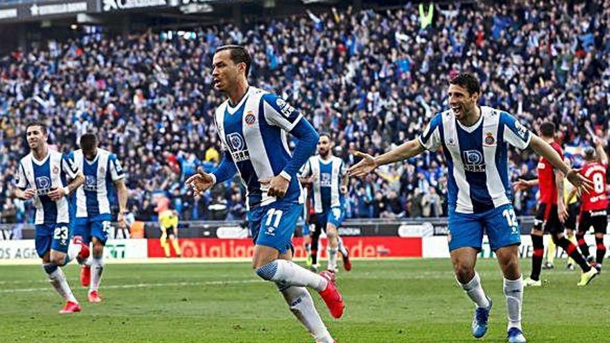 Raúl de Tomás celebra el gol que donava els tres punts a l&#039;Espanyol davant el Mallorca.