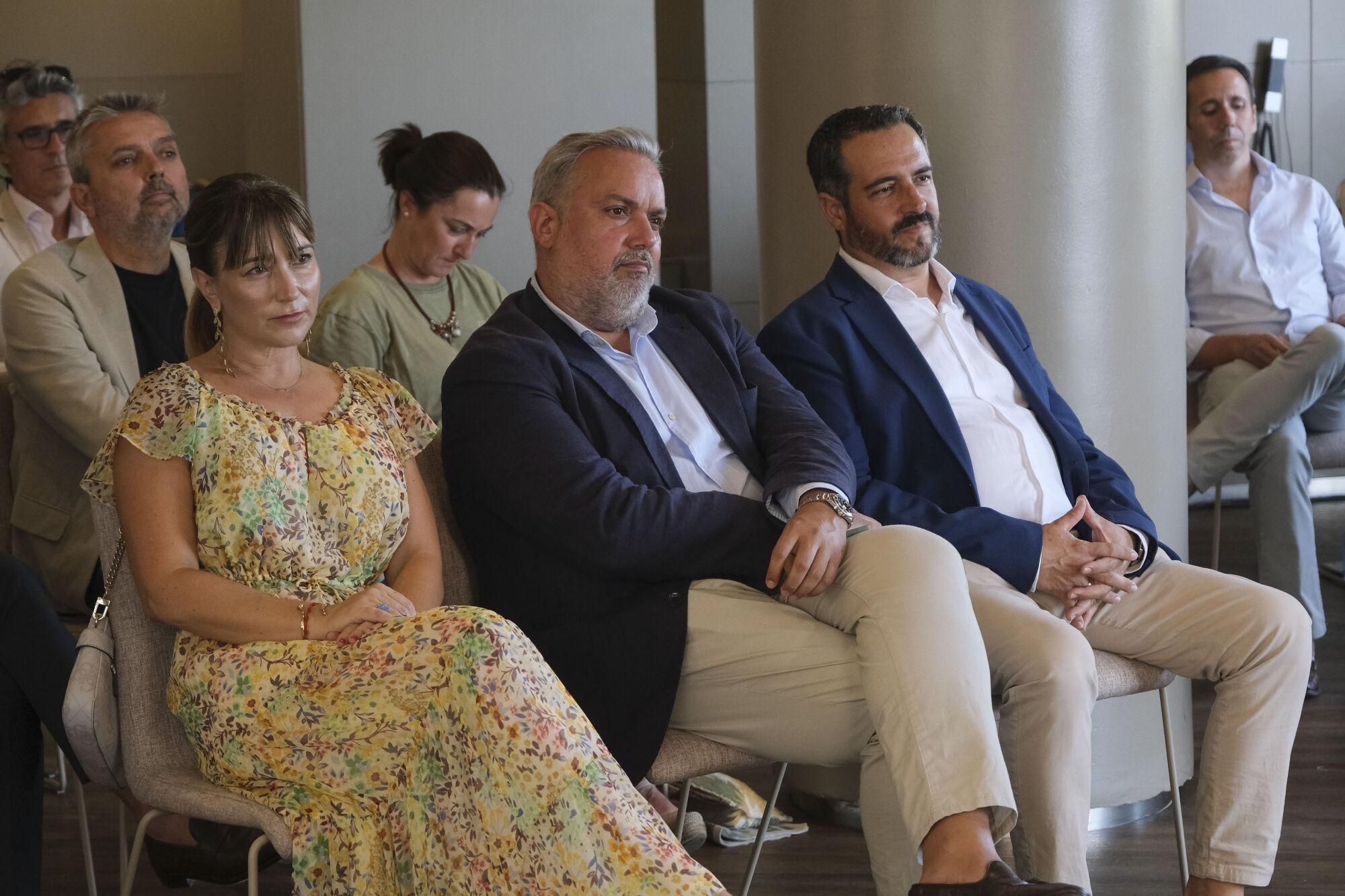Expertos reunidos por La Opinión apuestan por el conocimiento financiero para superar los actuales tiempos de incertidumbre
