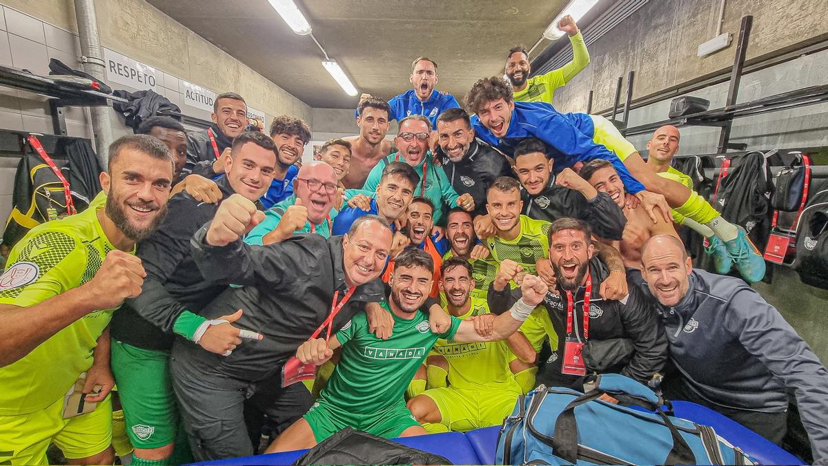 La expedición del Intercity celebra la victoria en Copa del Rey