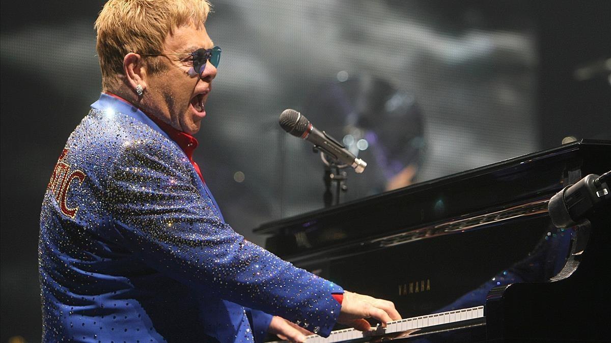 fcasals35666868 elton john performs at the mohegan sun arena at casey plaza 170910175515