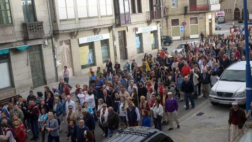 Asistentes a la manifestación de la pasada primavera contra el cierre del centro por las tardes. // Noé Parga