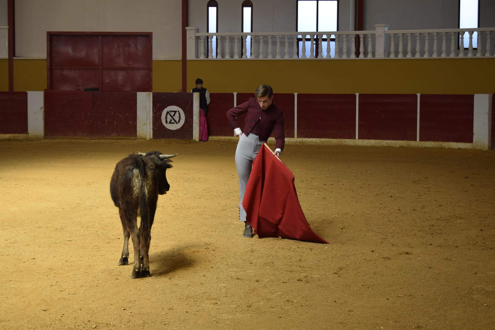 La convivencia entre Roca Rey y la Escuela Taurina de València, en imágenes