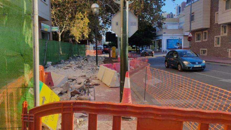 Tramo de la avenida Marqués de los Vélez, ayer en obras para habilitar un carril bici.