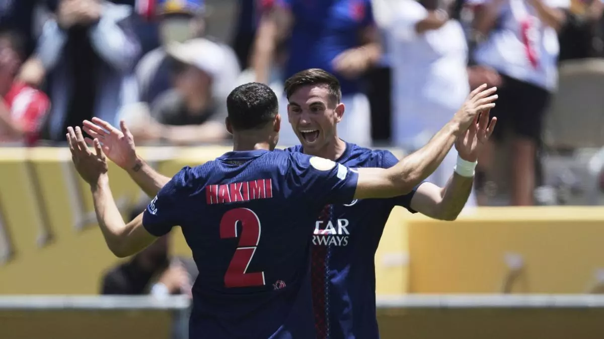 Un PSG con aura de campeón abre en canal a un Atlético sofocado