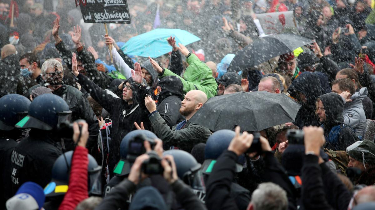 Protestas en Berlín contra los dirigentes por las medidas impuestas por el Covid 19