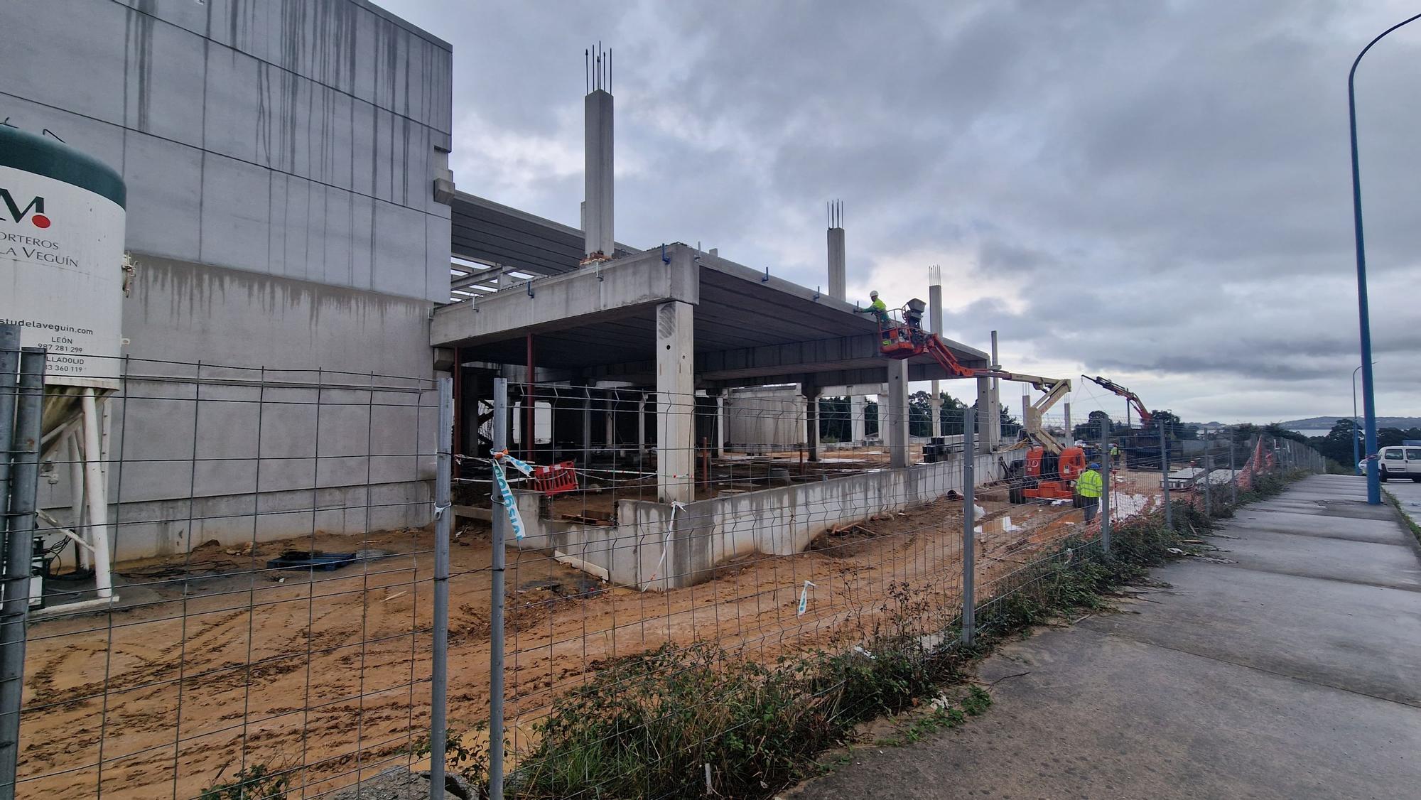 Obras de construcción de la megaplanta de Conservas Cerqueira, en el polígono industrial de Té (Rianxo).