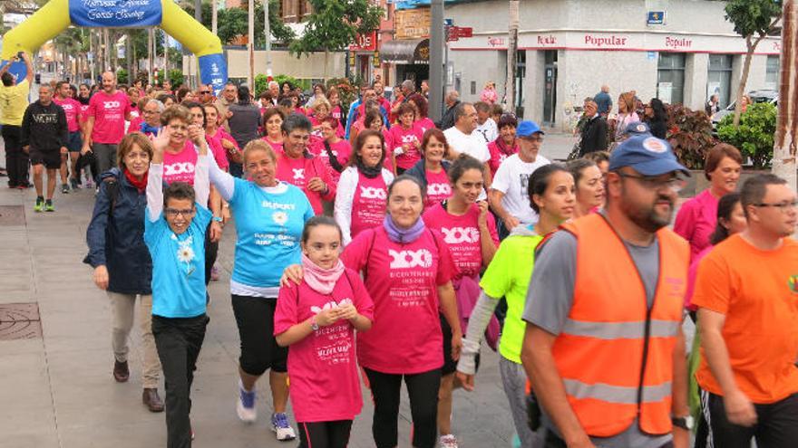 Un momento de la caminata del IX Medio Maratón Camilo Sánchez.