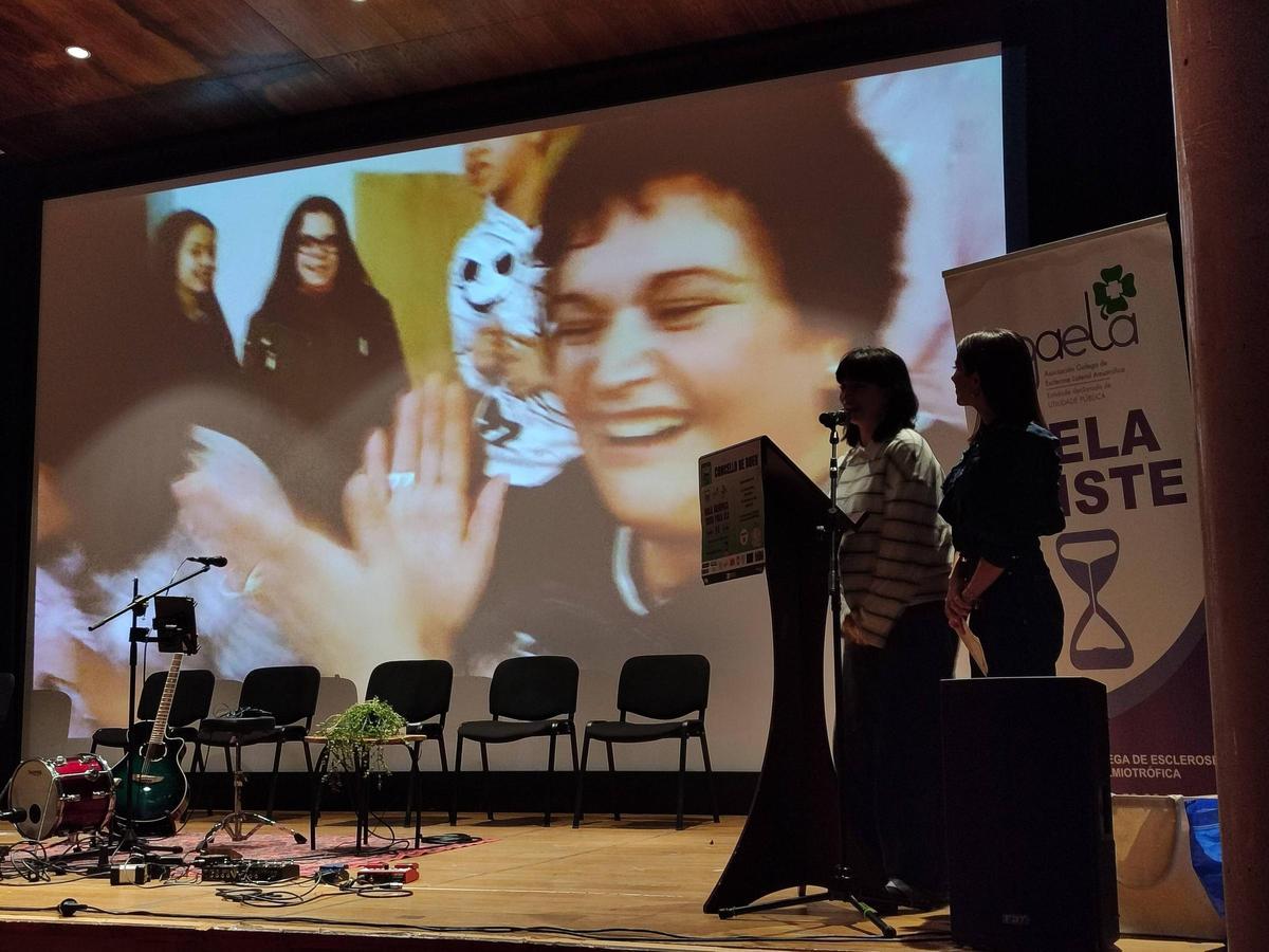 La gala benéfica de Agaela en Bueu
