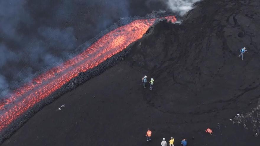 VOLCÁN ETNA ERUPCIÓN | El volcán Etna sigue en erupción: así avanza la impresionante colada de lava