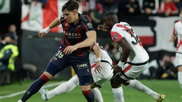 ¡Mendy dejó al equipo con diez tras que le sacaran la segunda amarilla!