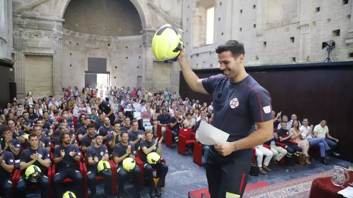 Los nuevos bomberos de Córdoba toman posesión: "Nos dejaremos la piel por esta ciudad"