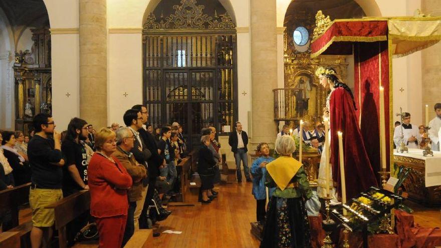 Fieles honran a la Virgen de la Saleta