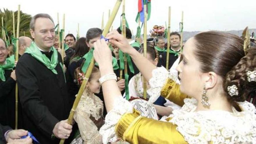 Alberto Fabra, durante la Romería de Les Canyes de Castellón, ayer.