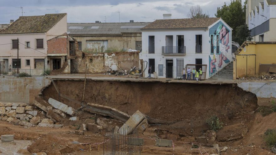 Las fuertes lluvias provocan desprendimientos en el barranco del Poyo en Picanya