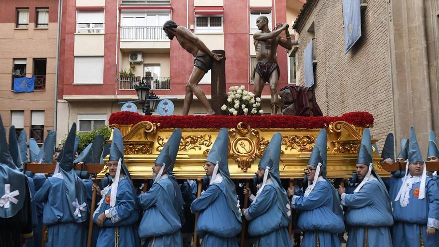 Las mejores imágenes de la procesión de la Cofradía del Amparo en Viernes de Dolores en Murcia 2026
