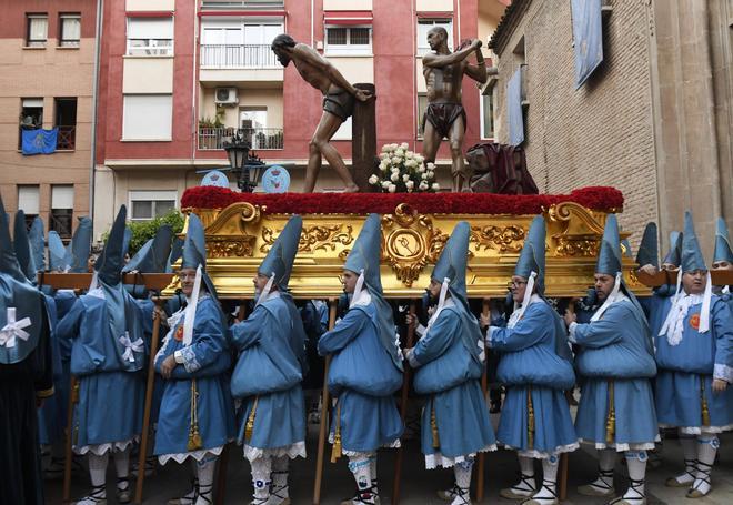 Las mejores imágenes de la procesión de la Cofradía del Amparo en Viernes de Dolores en Murcia 2026