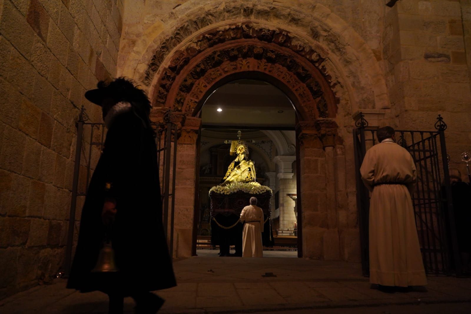 GALERÍA | La procesión de Nuestra Madre de las Angustias, en imágenes