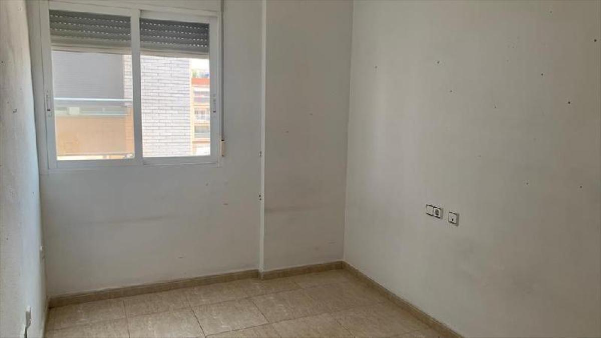 Galería de fotos: Un piso con tres habitaciones por 130.000 euros, en venta en Benicarló