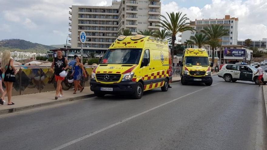 Una ambulancia en es Pouet, en una imagen de archivo.