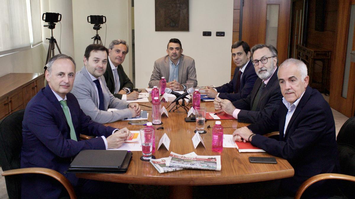 Participantes de la mesa de expertos ‘Socialización de la generación fotovoltaica’.