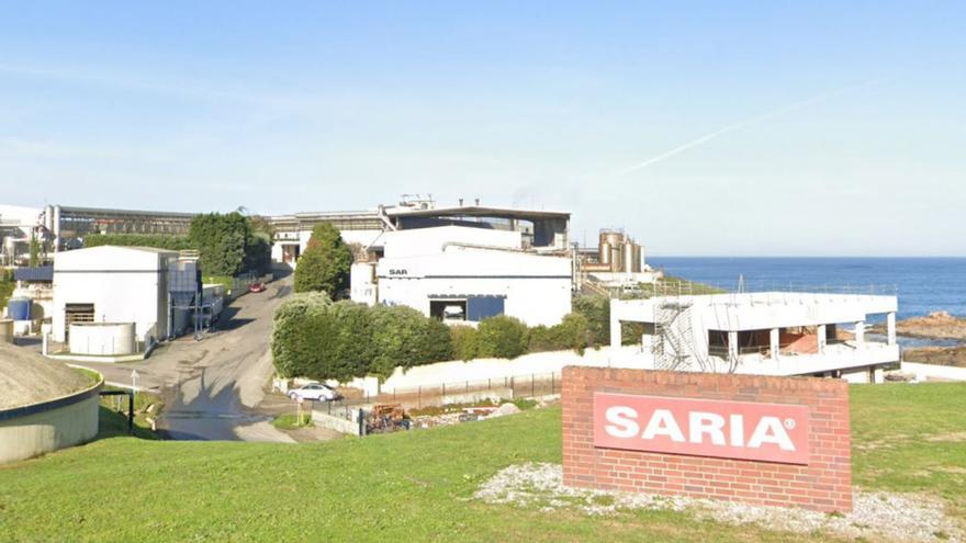 Instalaciones de Saria en el polígono industrial de Suevos, junto a la playa de Agua Doce.