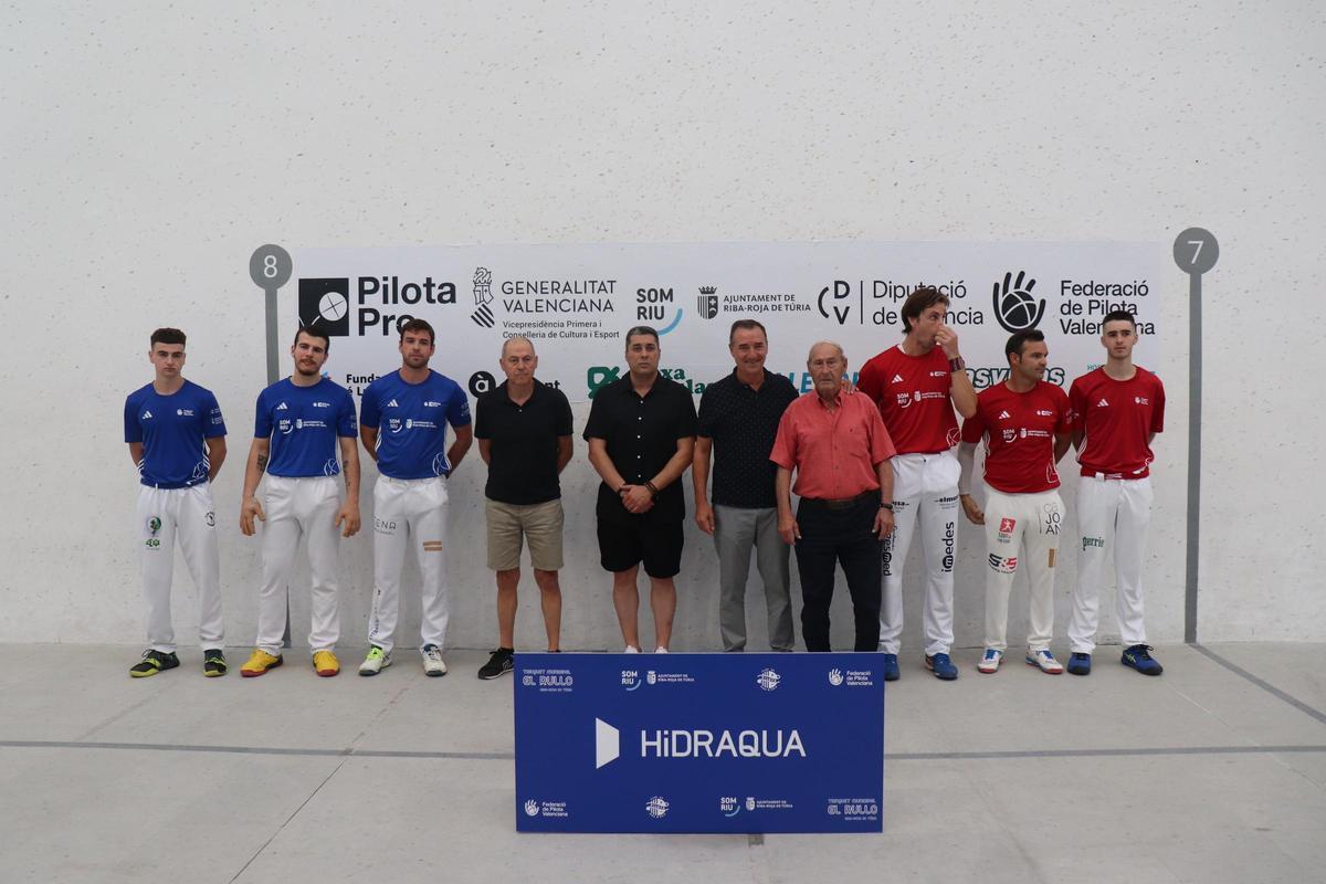 Presentació de la partida amb jugadors i autoritats