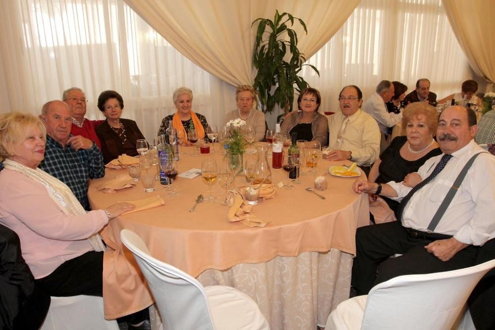 Almuerzo y baile por el Día de los Enamorados en el Club de Mayores de Cartagena