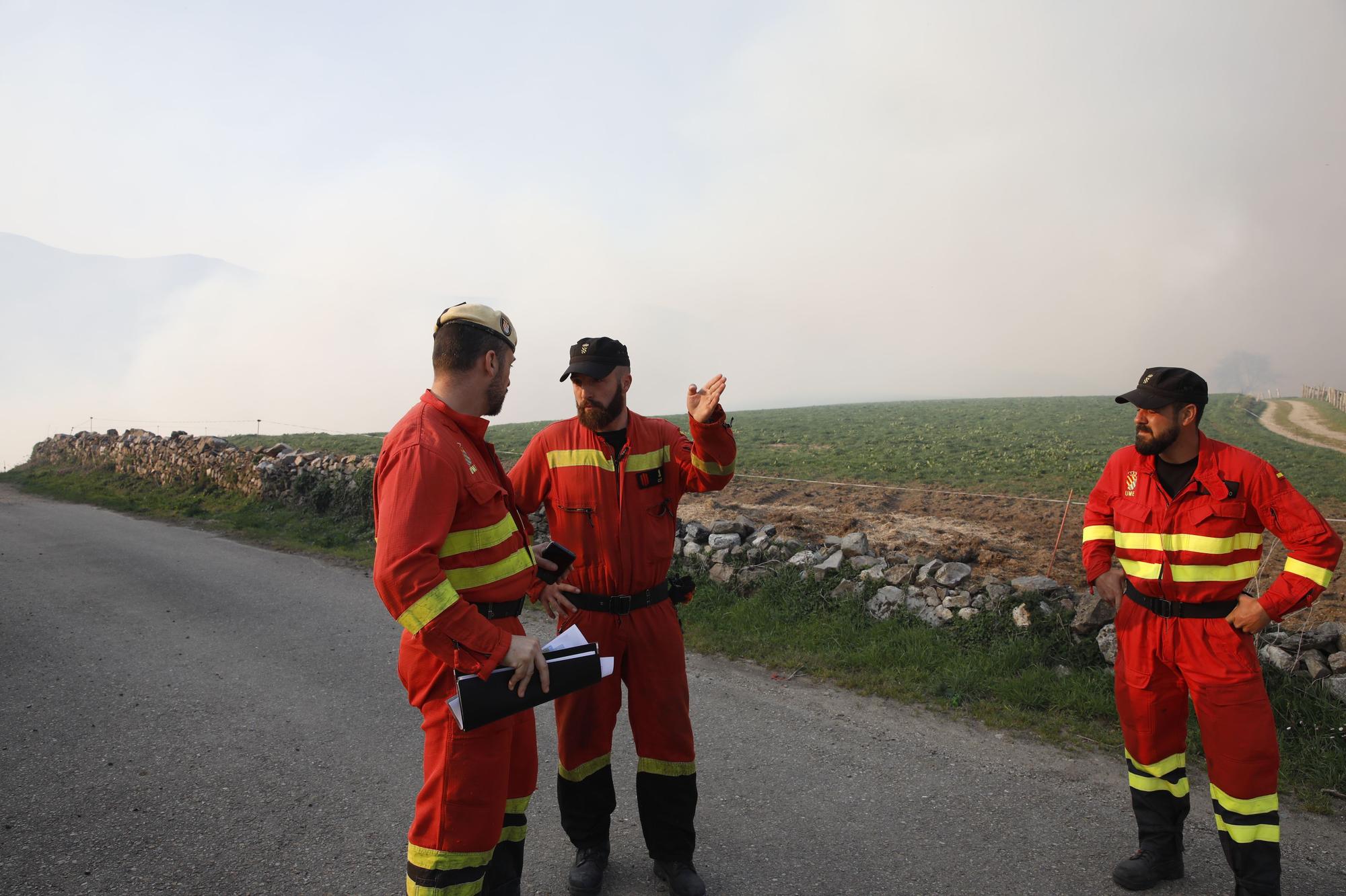 Las imágenes del preocupante incendio en Tineo