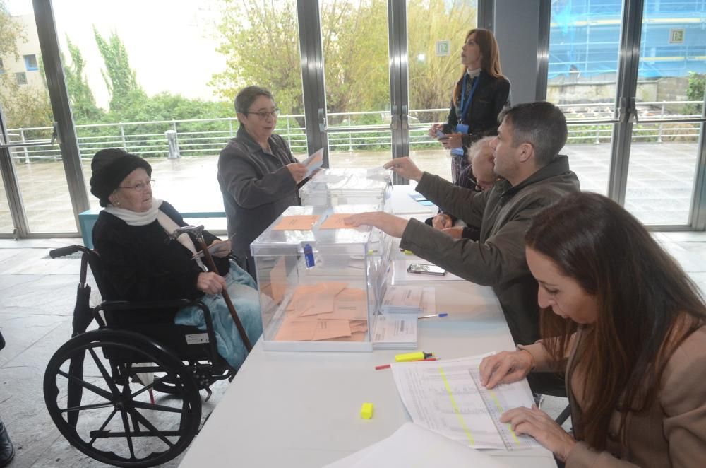 Las imágenes de la jornada electoral del 10N en Galicia.