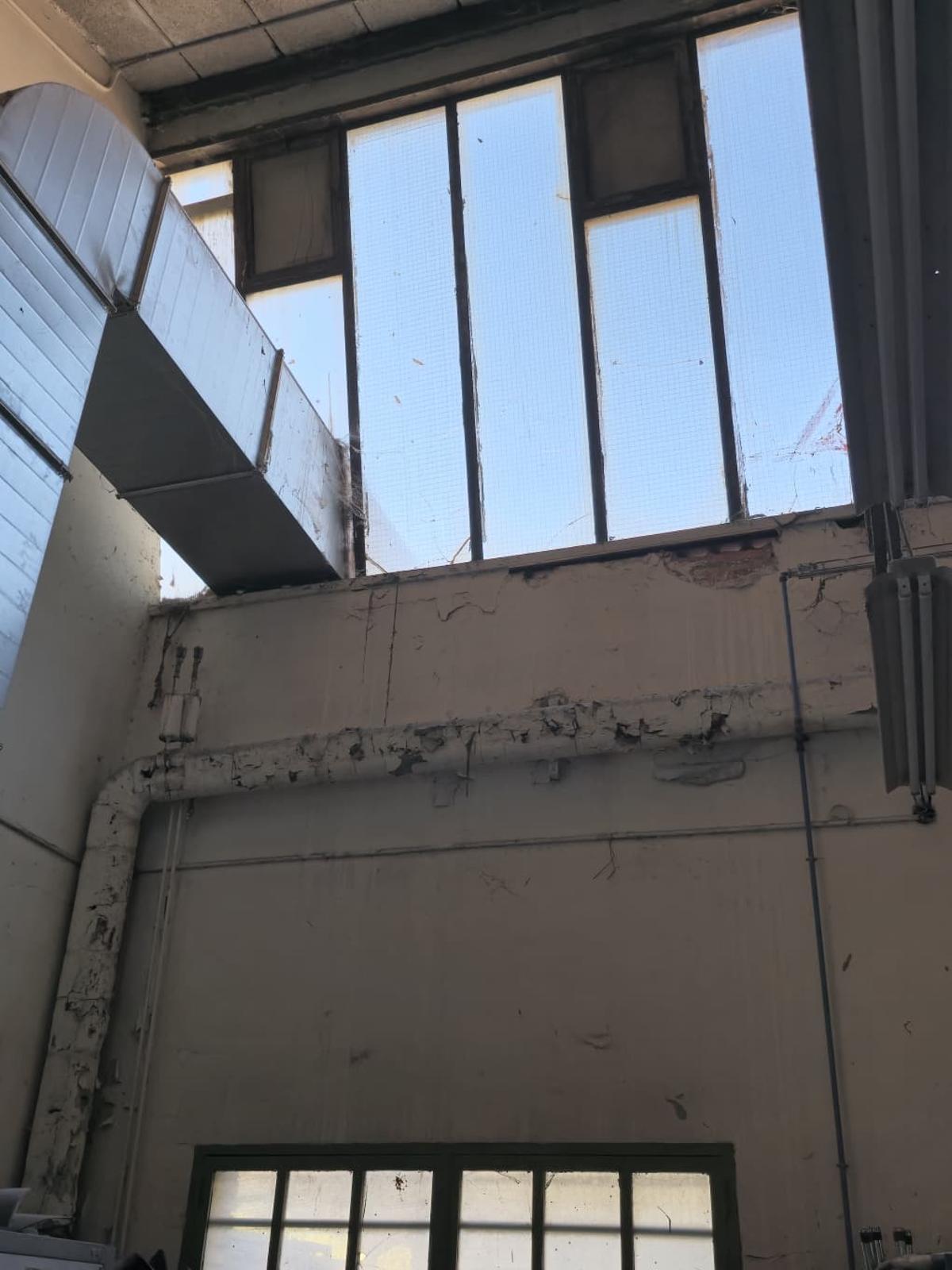 Humedades y goteras en el instituto de Miralbueno.