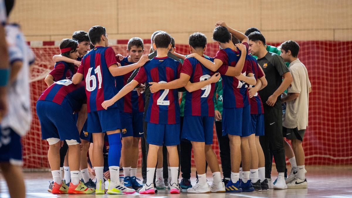 El balonmano entra en la Escola Barça