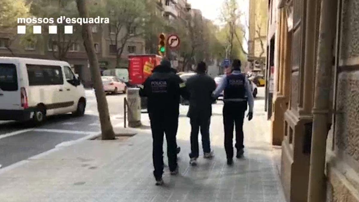 Un detenido por captar a mujeres en Barcelona para actuar como correos de drogas