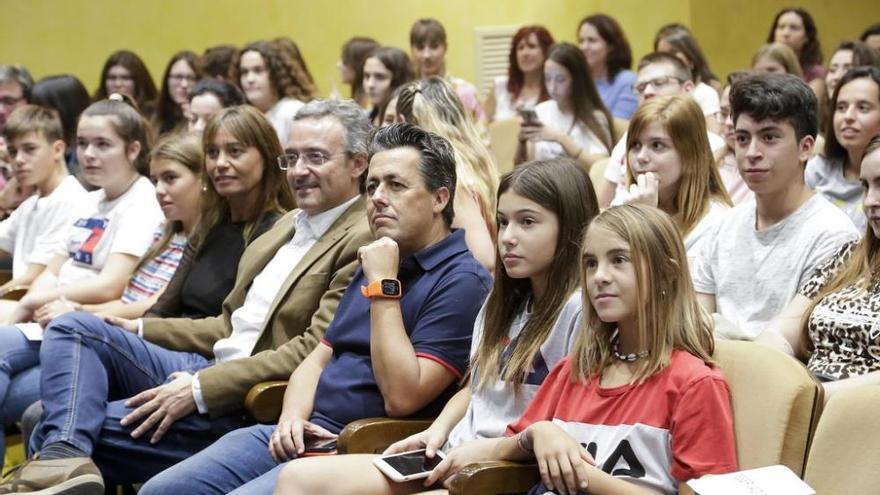 Ana Guerra y Cepeda reavivan la &#039;otemanía&#039; en Murcia