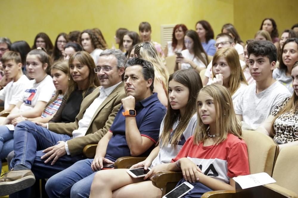 Encuentro de Ana Guerra y Cepeda con estudiantes en Murcia