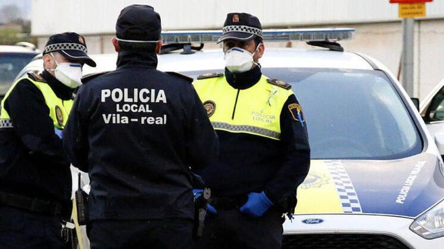 Agentes de la Policía Local de Vila-real logran reanimar a un hombre en parada cardiaca