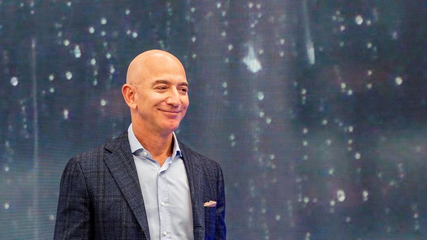 Esta es la millonaria cantidad que un hombre ha pagado por viajar al espacio con Jeff Bezos