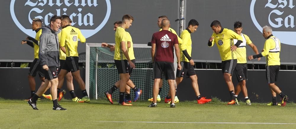 Los jugadores se ponen a las órdenes de Eduardo Berizzo para preparar a puerta cerrada el choque en Cornellá contra el conjunto perico. Orellana trabajó en el campo al margen de sus compañeros.