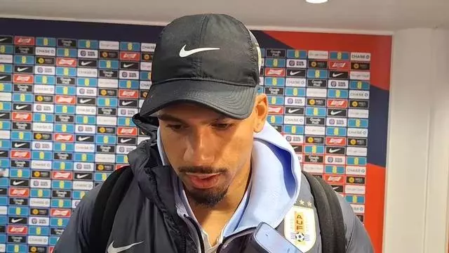 Araújo, sobre Raphinha: "Su lesión la sufre la selección y sobre todo el club"