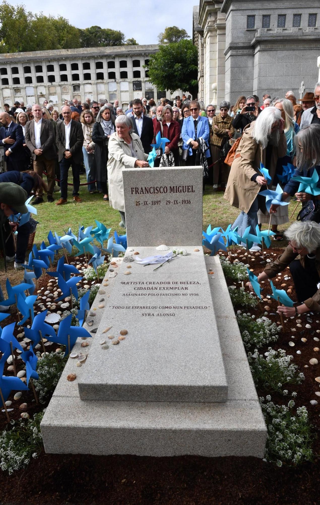 Recepción e enterro dos restos do pintor Francisco Miguel