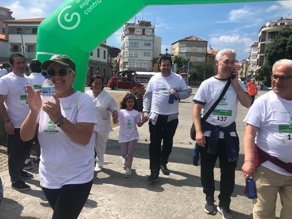 Participantes en la carrera contra el cáncer desarrollada en O Grove.