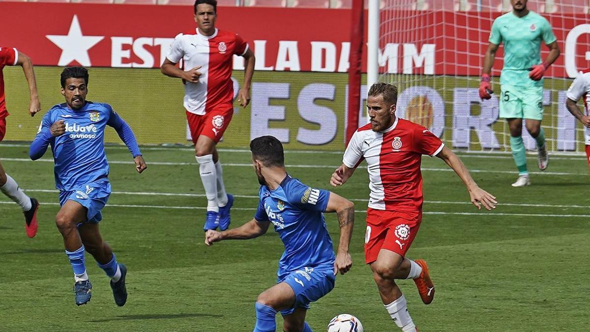 Samu Sáiz i Bernardo, en 
acció contra el Fuenlabrada. 
a Montilivi. marc martí