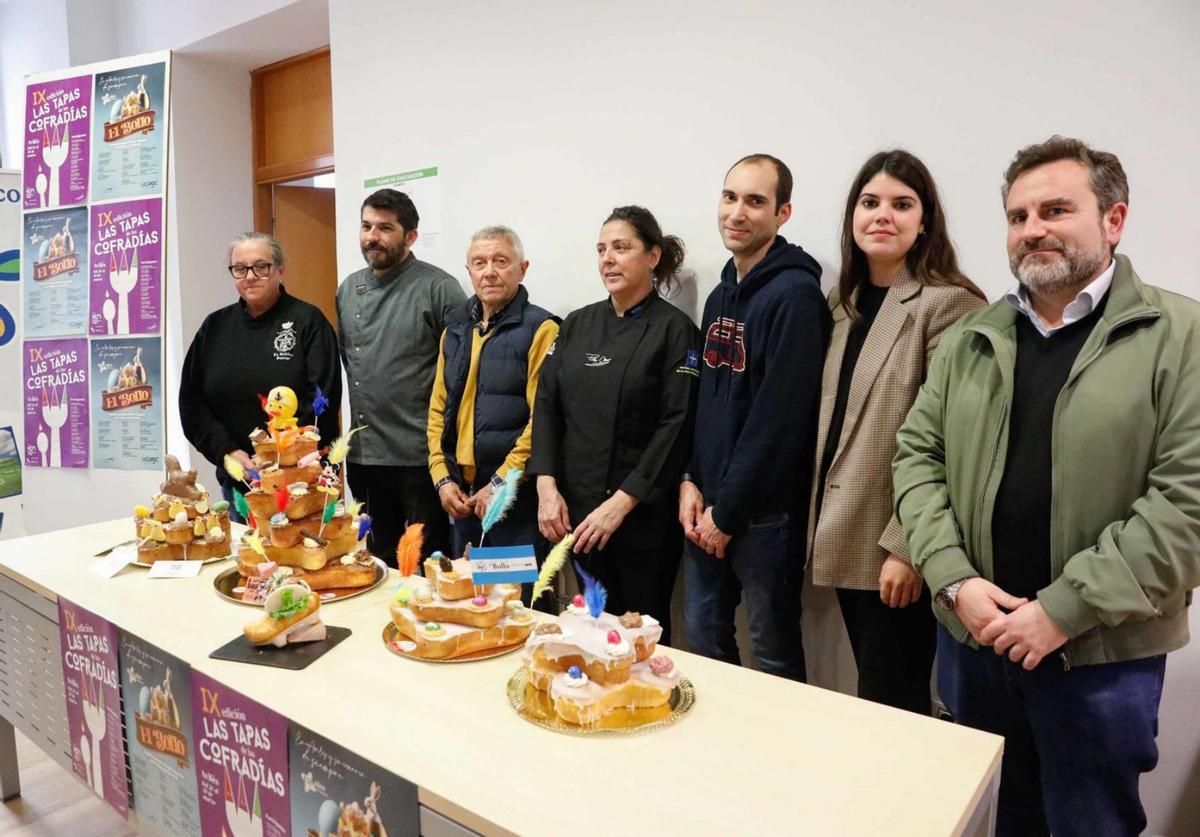 Por la izquierda, Belén Fernández, Martín Rial; José Manuel García, «Roxín»; Pilar Meana, Adrián Menéndez, Raquel Ruiz y Juan Biforcos, ayer, durante la presentación. | Mara Villamuza