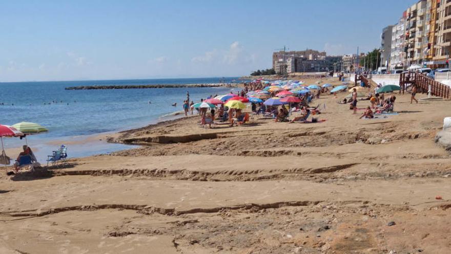 Así queda la playa de Los Locos con los temporales de levante