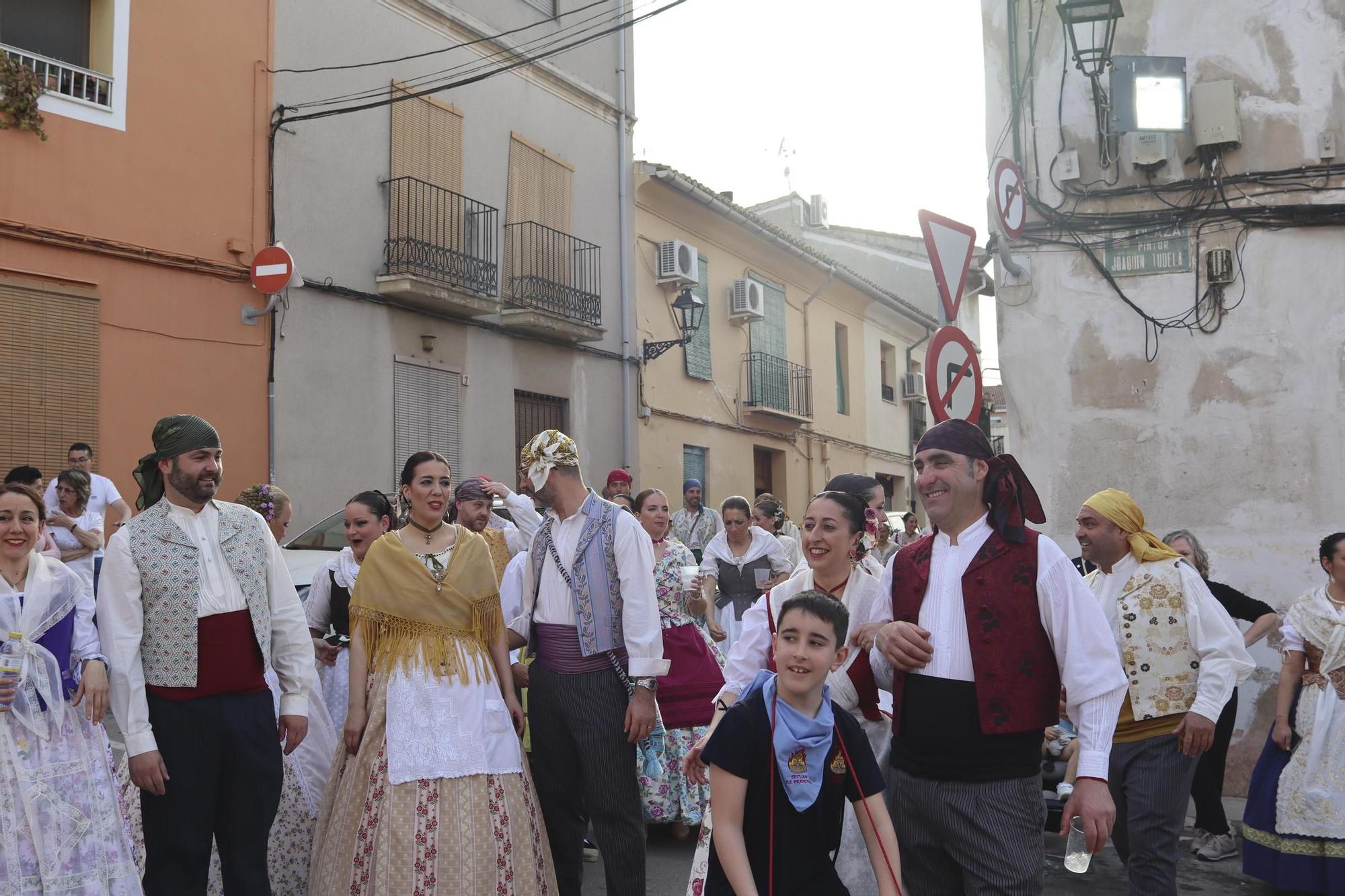 La tradicional visita a las fallas de Xàtiva en imágenes