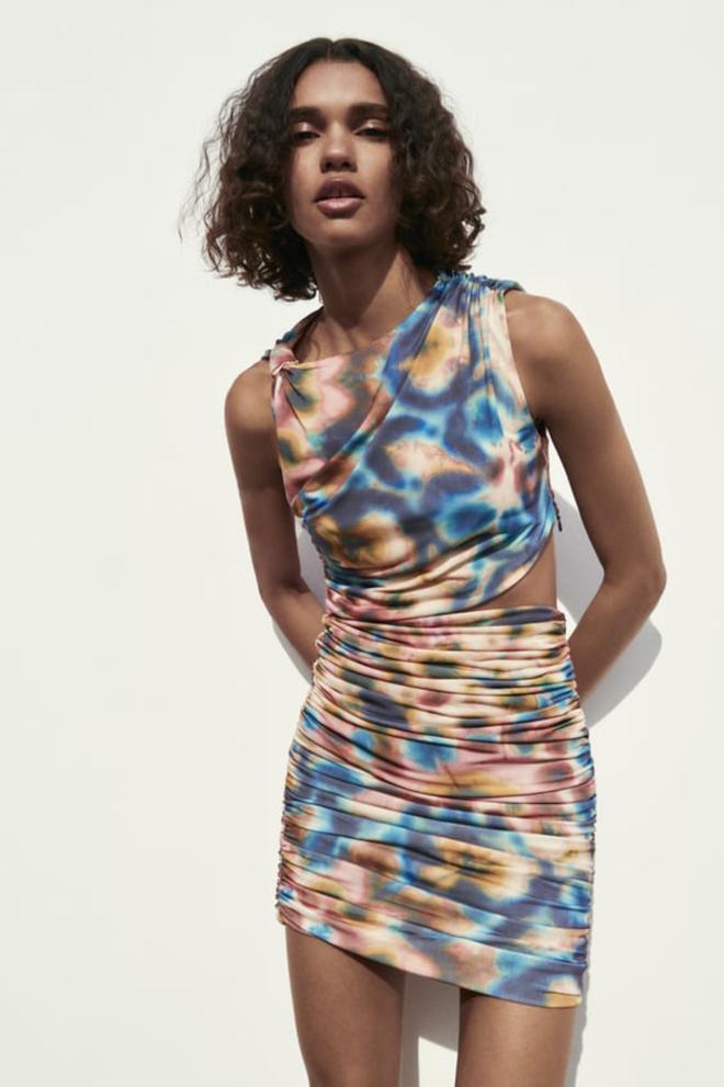 Vestido cut out estampado de Zara