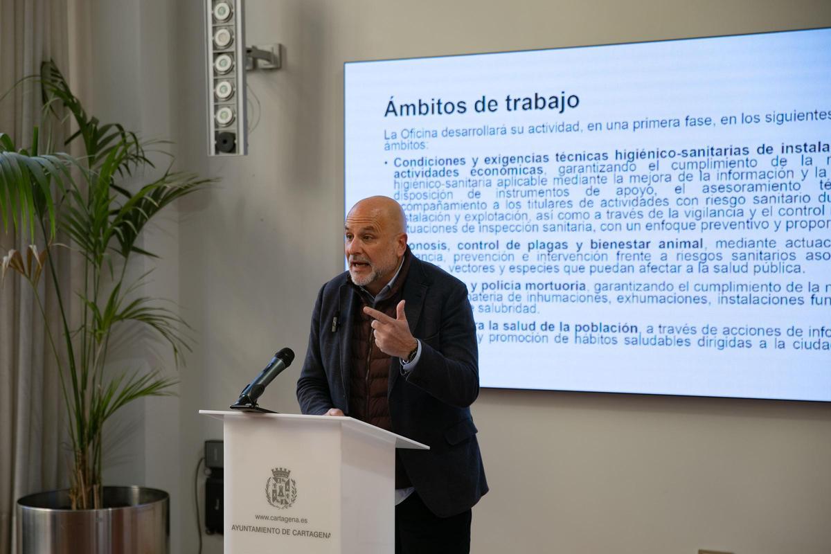 El concejal de Sanidad, Gonzalo López Pretel, durante el acto de inauguración de la Oficina Municipal de Información e Inspección Sanitaria