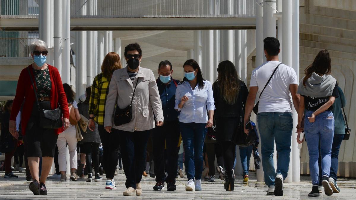 La mitad de los distritos sanitarios malagueños bajan hoy a riesgo medio