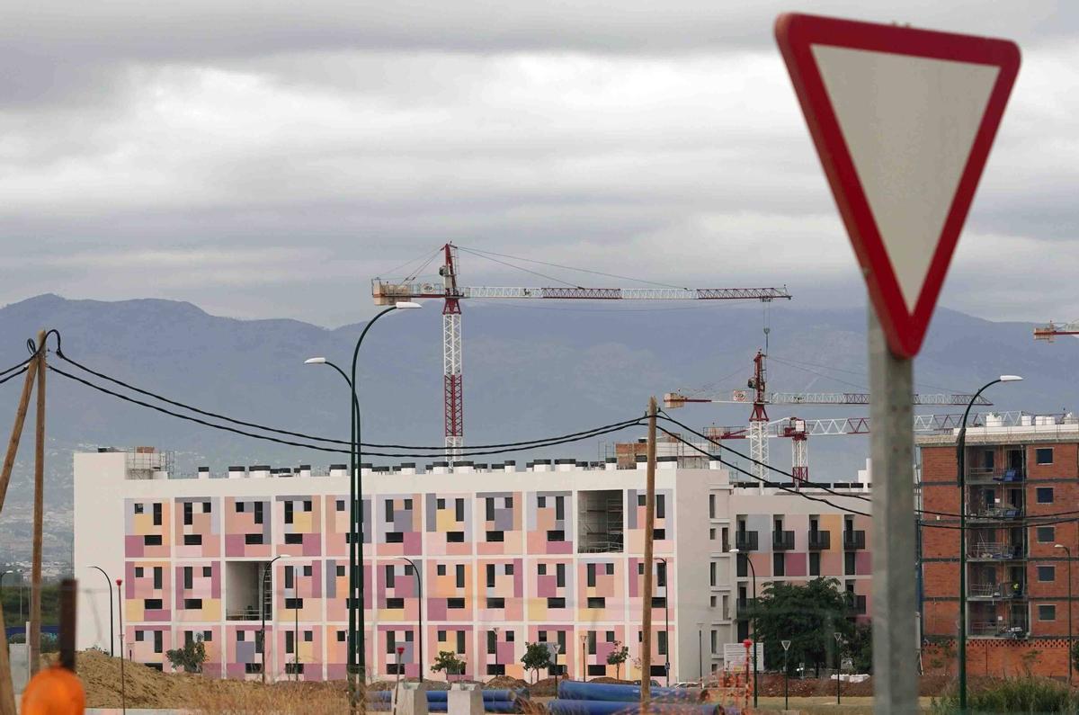 Un edificio en construcción en Teatinos